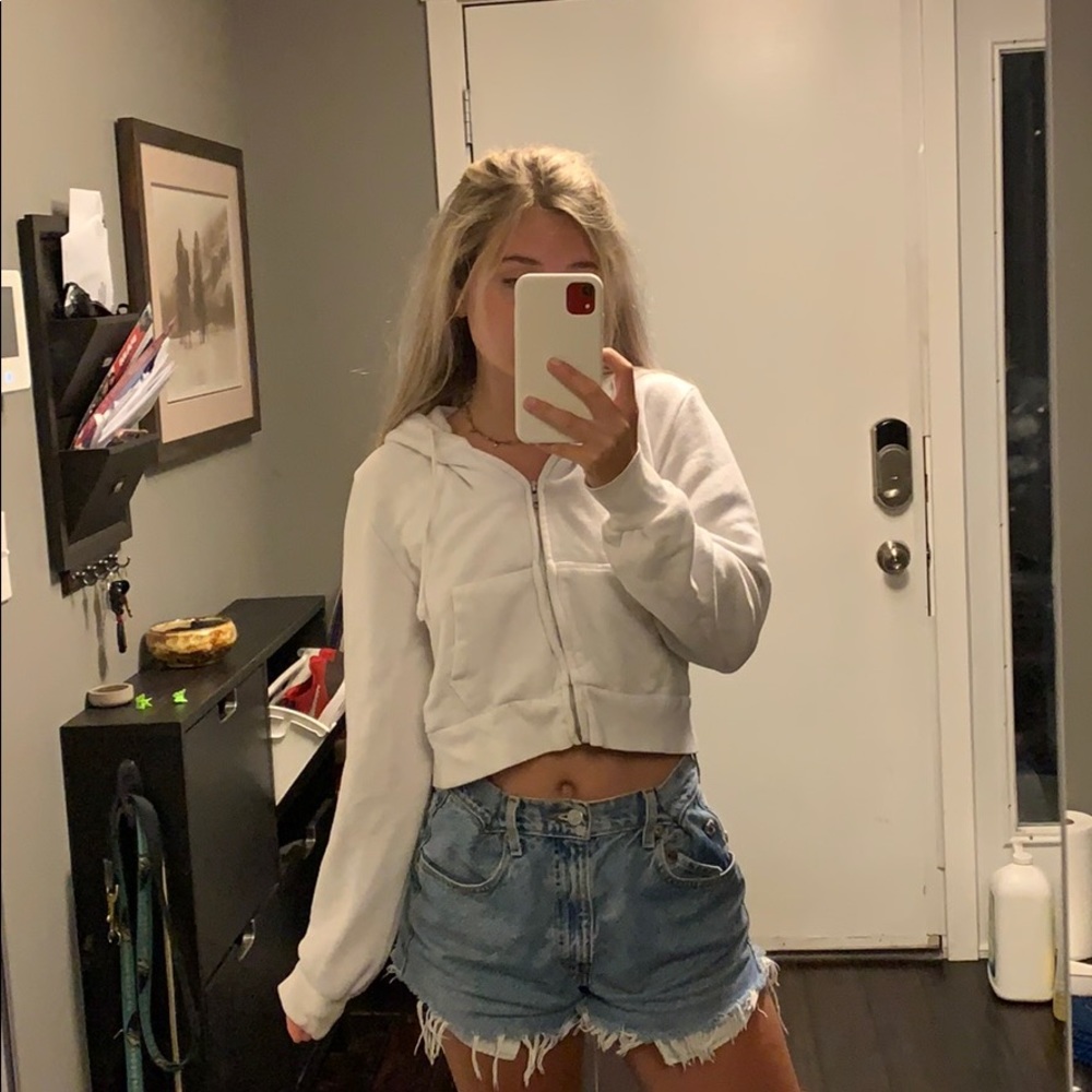 white brandy melville sweatshirt